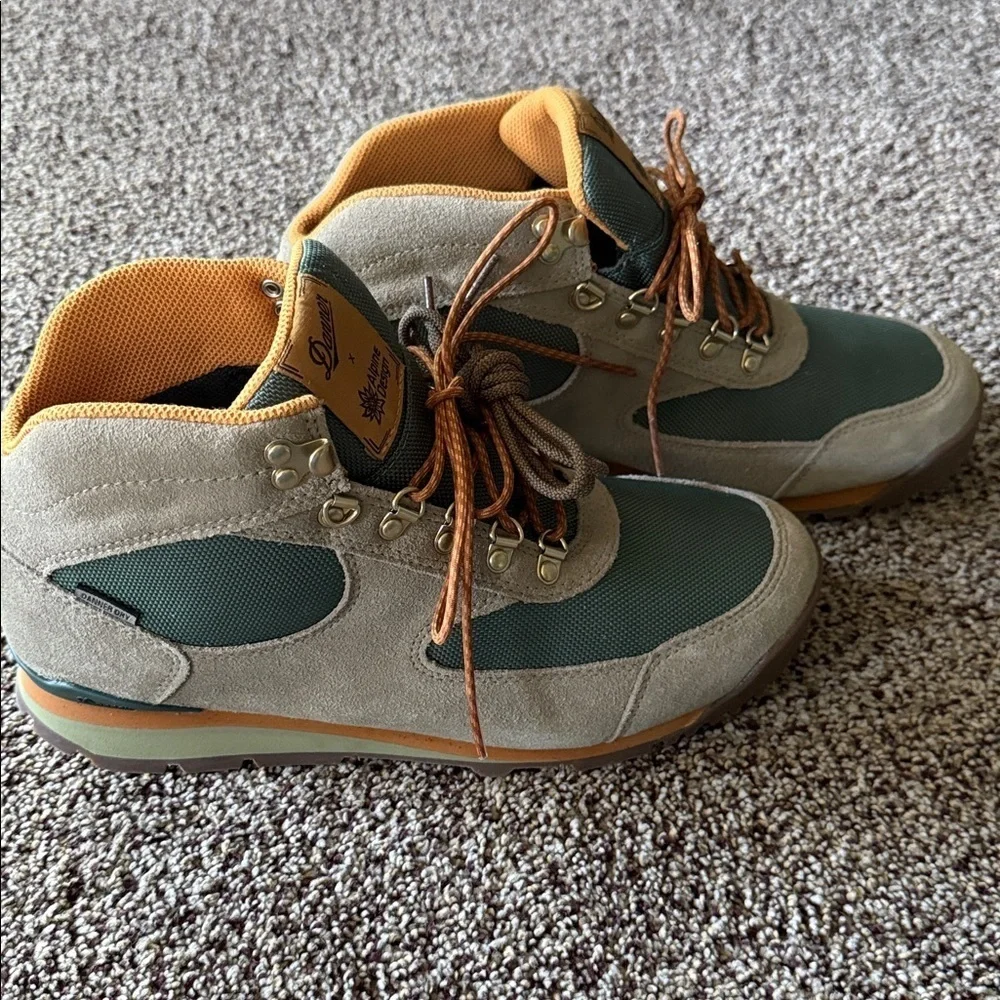 Danner Jag II Alpine Design Waterproof Women’s Hiking Winter Boots